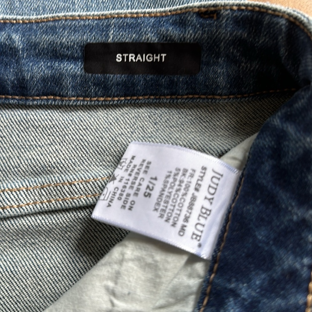 Judy Blue rigid magic, straight leg jeans. Size one. - Picture 5 of 5